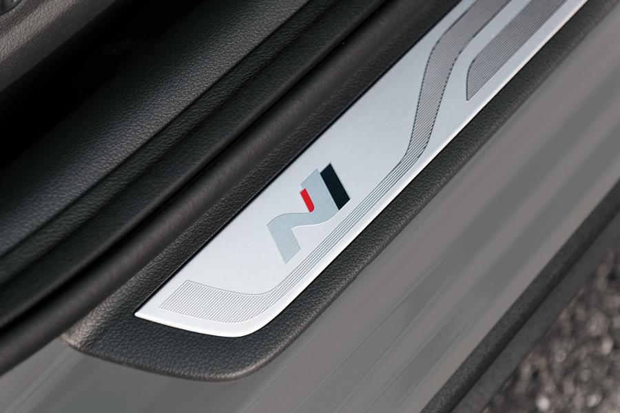 Детали интерьера Hyundai i30 Fastback N (PD) 2018 года  (WW) (фото 28 из 40)